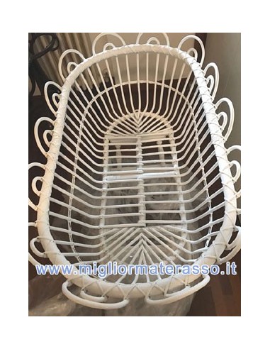 esempio di culla per materasso "a coccia d'uovo"