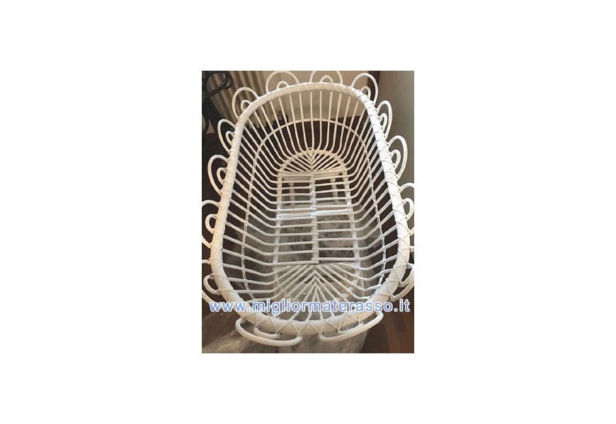 esempio di culla per materasso "a coccia d'uovo"