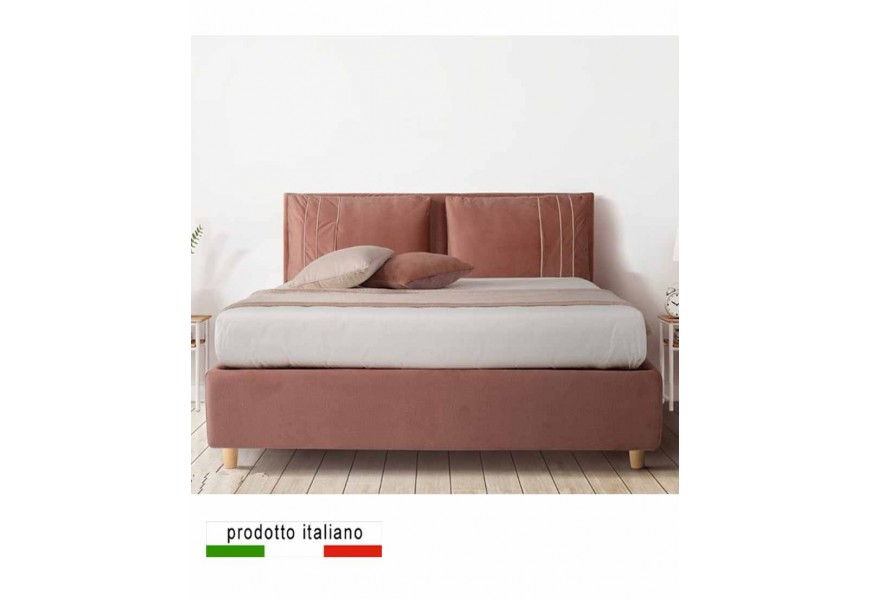 Letto con testiera cuscini