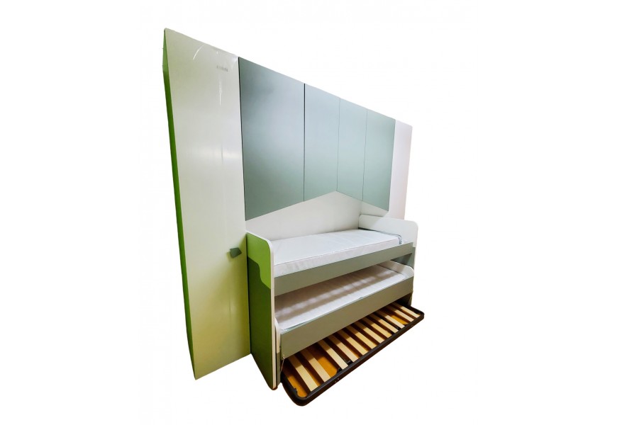 Cameretta a ponte con tre letti