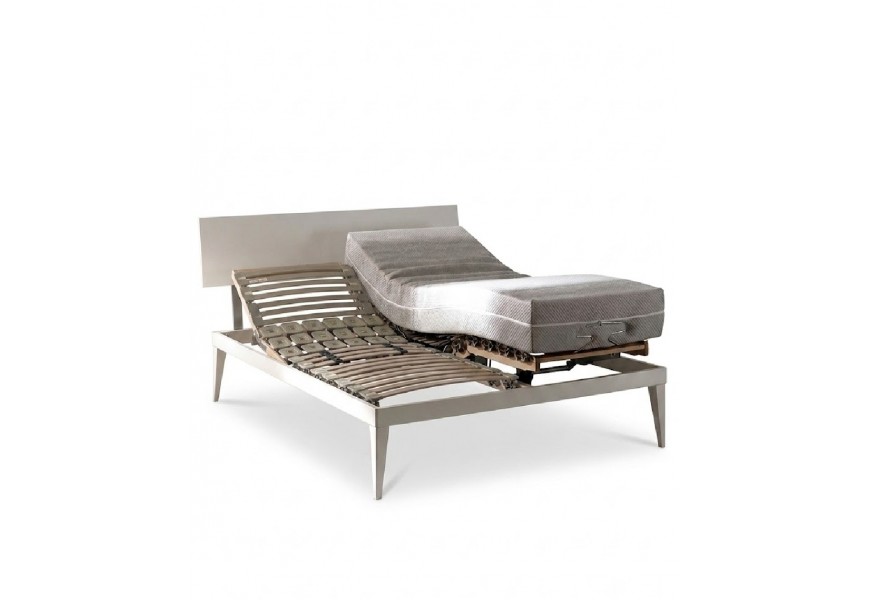 Letto matrimoniale con reti elettriche